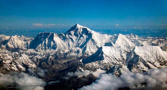 Находится в Гималаях на границе Непала и Китая