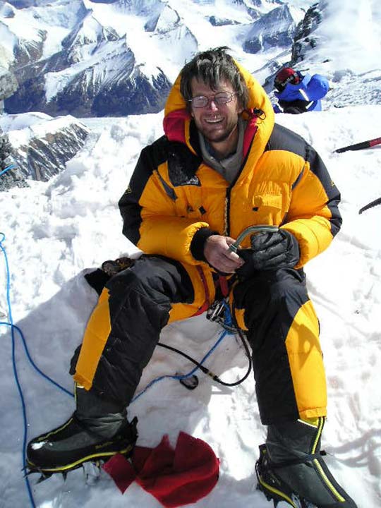 Мимо умирающего Дэвида Шарпа прошло около 40 человек и ни один из альпинистов не оказал ему помощи