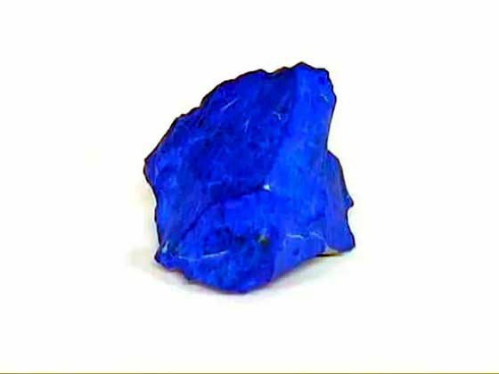 В 1990 году археолог Анджело Питони обнаружил странный небесно-голубой камень