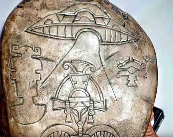 Фотография старинной иконы древних ацтеков