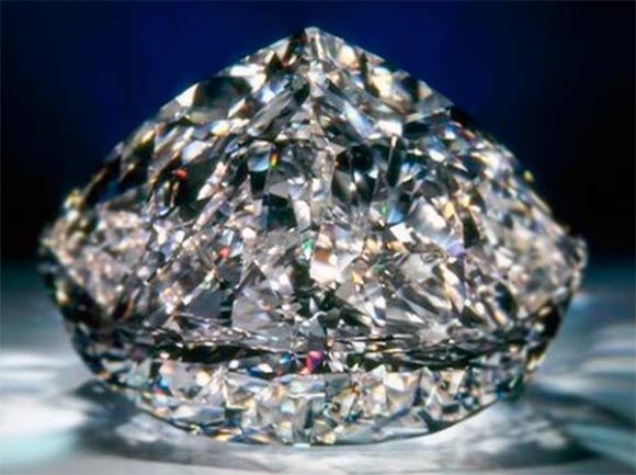 Столетие (англ. Centenary) – уникальный бриллиант безупречного шлифования весом 273,85 карата