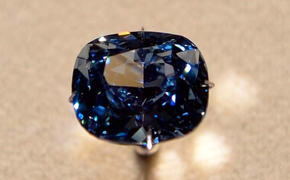 Голубая луна стал самым дорогим бриллиантом, когда-либо проданным с аукциона