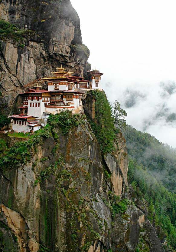 Монастырь «Гнездо тигра» - один из самых известных монастырей Бутана