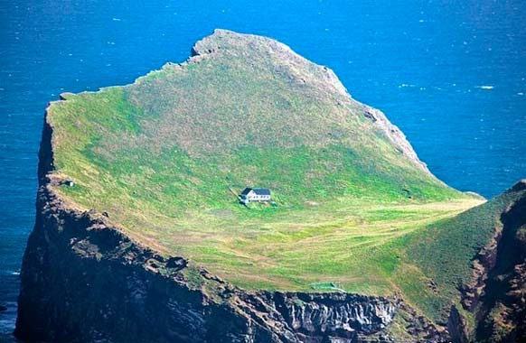 Дом на острове - находится на небольшом архипелаге Vestmannaeyar на юге Исландии