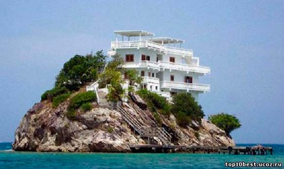 Этот дом находится на скале Bay Islands, в Гондурасе