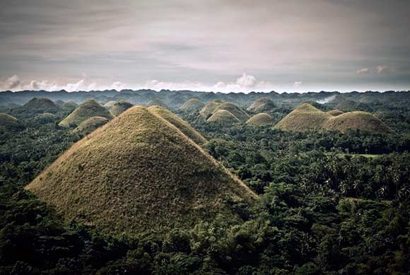 Более 1770 холмов с идеальной конусовидной формой можно увидеть в филиппинском регионе Центральные Висайи