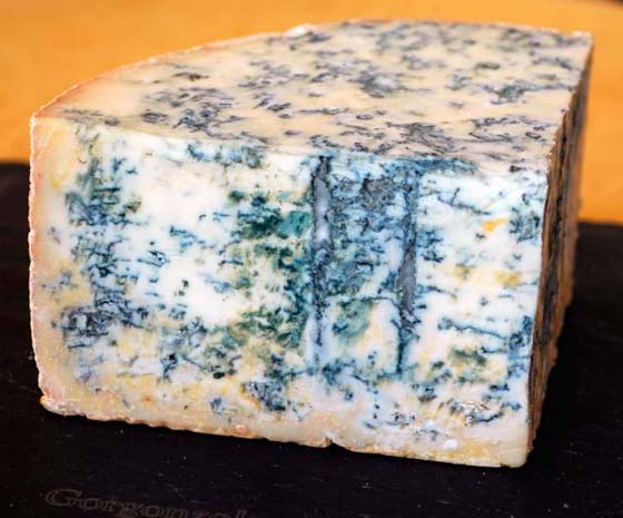 Данаблю – голубой датский сыр, который готовят из коровьего молока