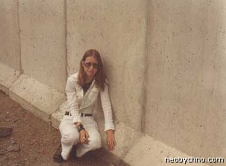 В 1979 году 25-летняя шведская дева по имени Эйя-Рита вышла замуж за Берлинскую стену